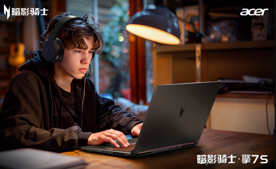 桌子上放著筆記本電腦的人
AI 生成的內容可能不正確。