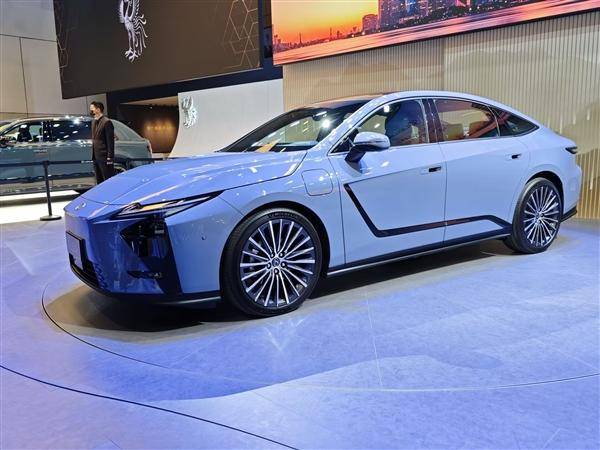 雷克薩斯ES新車側(cè)面設計