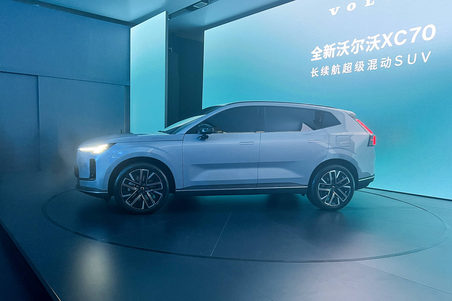 全新沃爾沃XC70車身側面設計