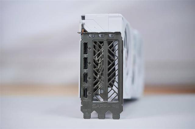 顯卡背板設計