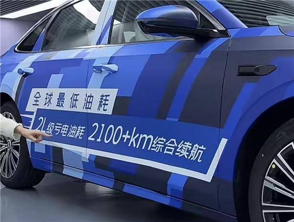 吉利銀河新車側面諜照