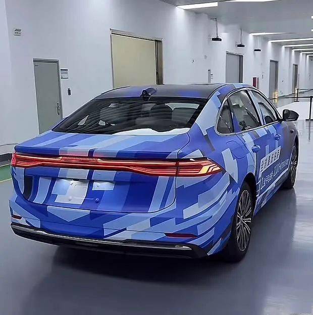 吉利銀河全新轎車尾部諜照