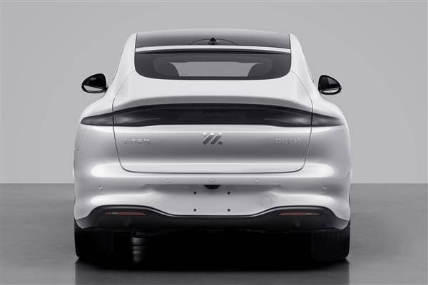 新款智己LS6車尾