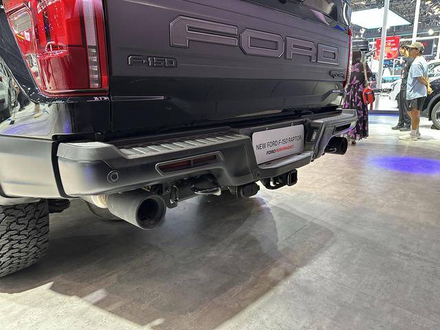新款F-150猛禽皮卡車尾細(xì)節(jié)