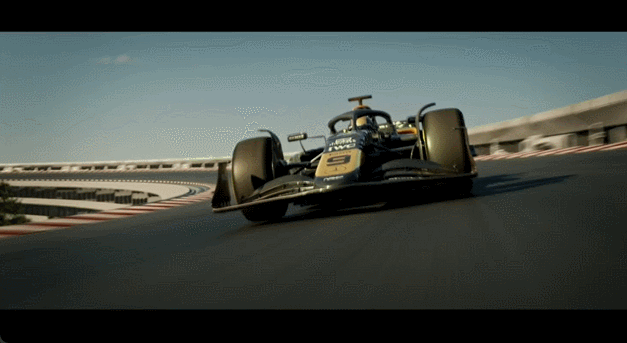 Craig Federighi在發布會上展示F1賽車