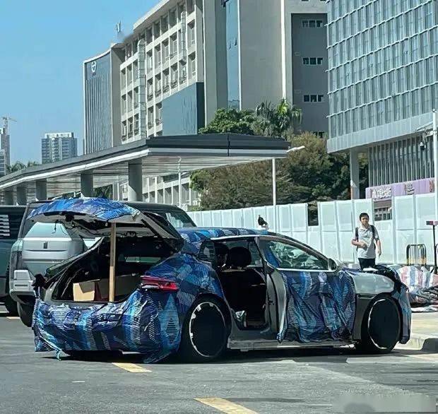 油泥模型階段的獵裝車