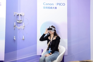 女人拿著手機對著鏡子自拍

AI 生成的內容可能不正確。