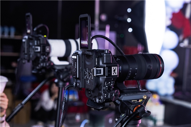 佳能“佳直播”攜手時(shí)拍傳媒,開啟明星感團(tuán)播時(shí)代