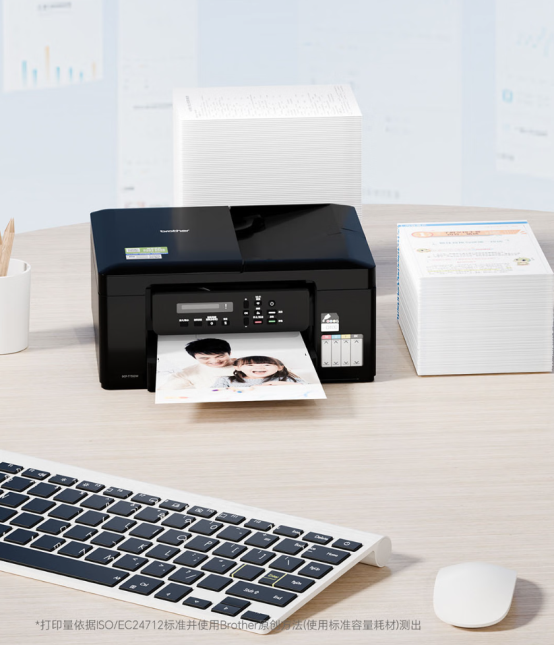 桌子上的電腦和鍵盤

AI 生成的內容可能不正確。