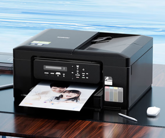 桌子上的電腦主機

AI 生成的內容可能不正確。